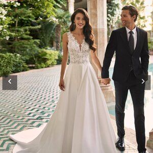 Brand New, Never Worn Beautiful Rosa Clará Wedding Dress
